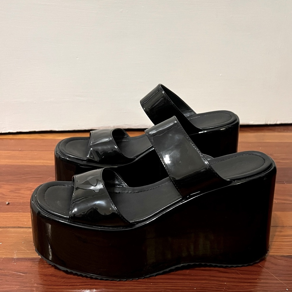 UNIF pleather PLATFORM SANDAL